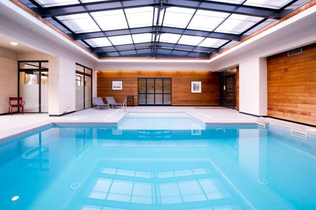 Piscine intérieure chauffée du Best Western Premier Hôtel de la Paix, hôtel 4 étoiles à Reims